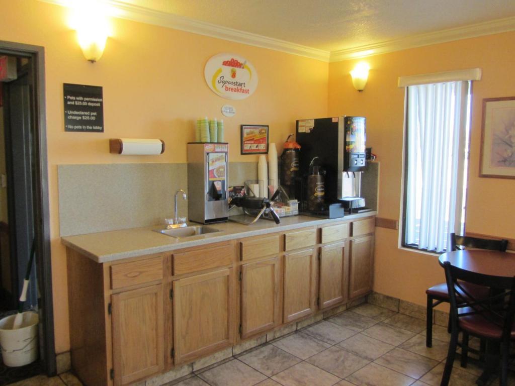 Super 8 By Wyndham Dalhart Motel Екстериор снимка